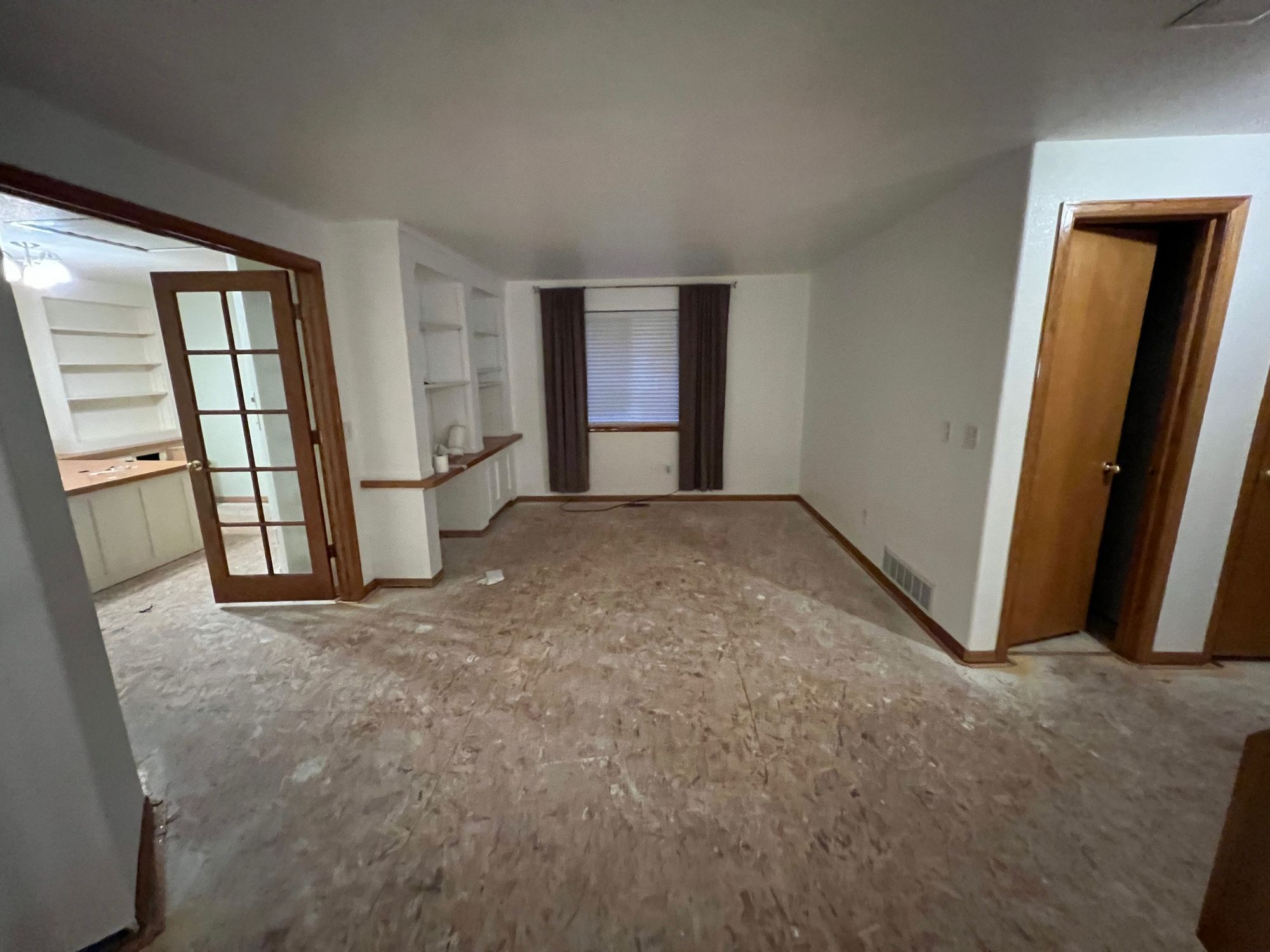 Living room in Parker before the new carpet
